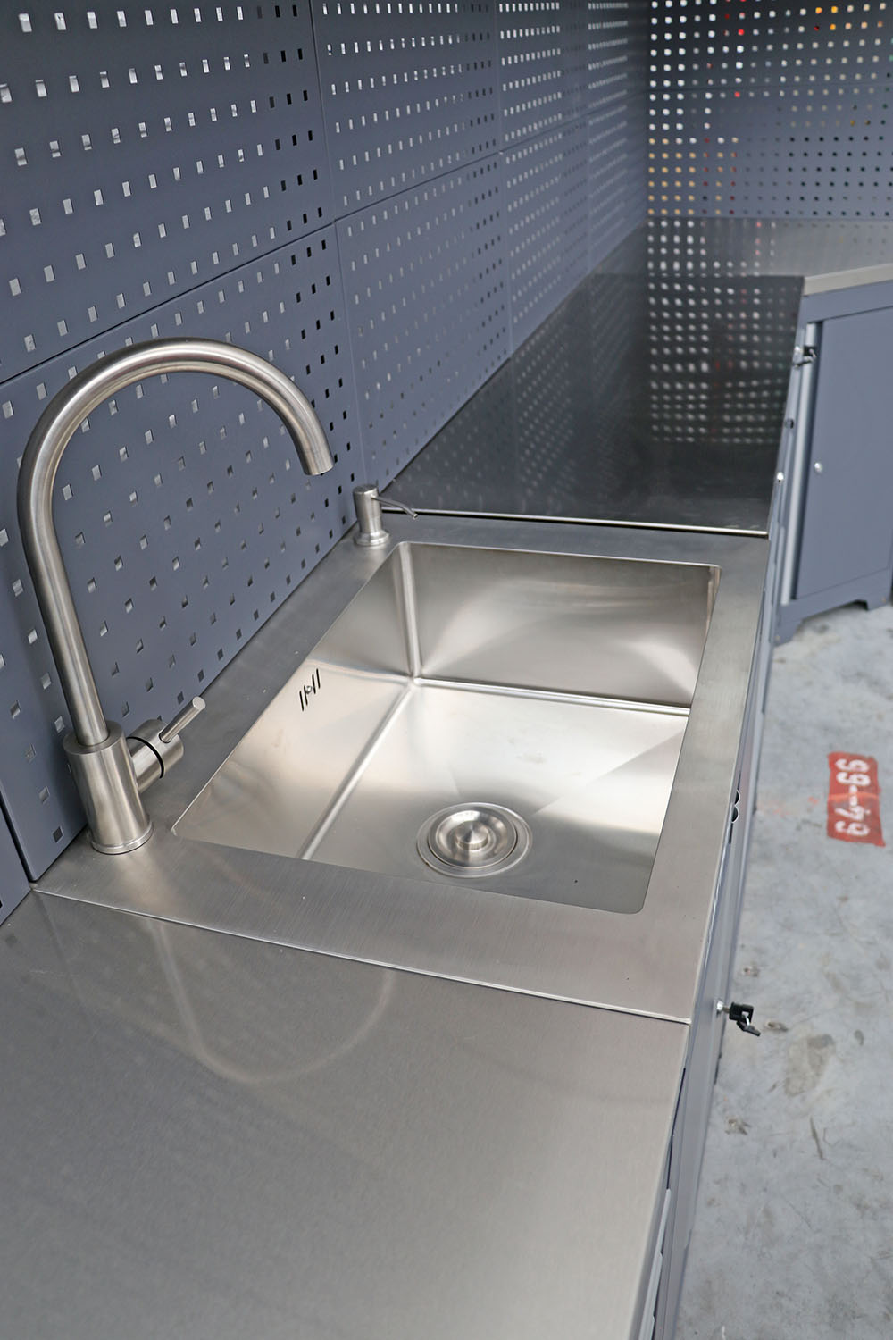 MÓDULO MEDIO : ARMARIO DE ALTA RESISTENCIA CON LAVABO - SERIE LEMANS - Image 3