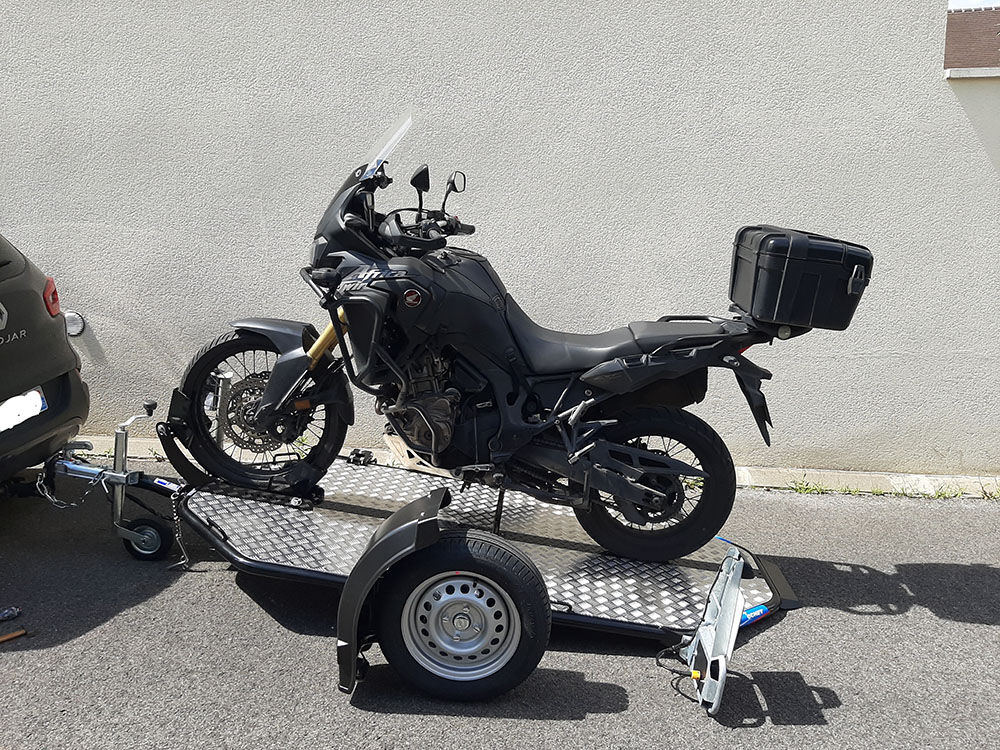 REMOLQUE PLEGABLE PARA MOTO NEGRO - CAPACIDAD 600 KG - Image 4