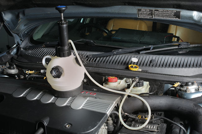 LASER - PURGADOR DE FRENOS MANUAL 2 L (5642) - Image 2