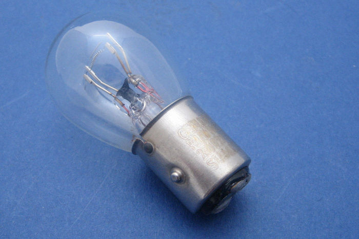 BOMBILLA BAY15D, 6V, 21/5 W (384)